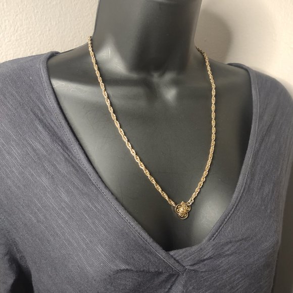 Vintage Metal Necklace With Small Pendant 22 1/2 Inches Long - Picture 3 of 13